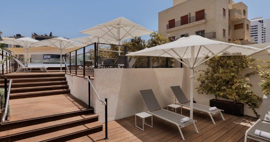 מלון מטרופוליטן תל אביב - פינת שיזוף ובריכת גג 